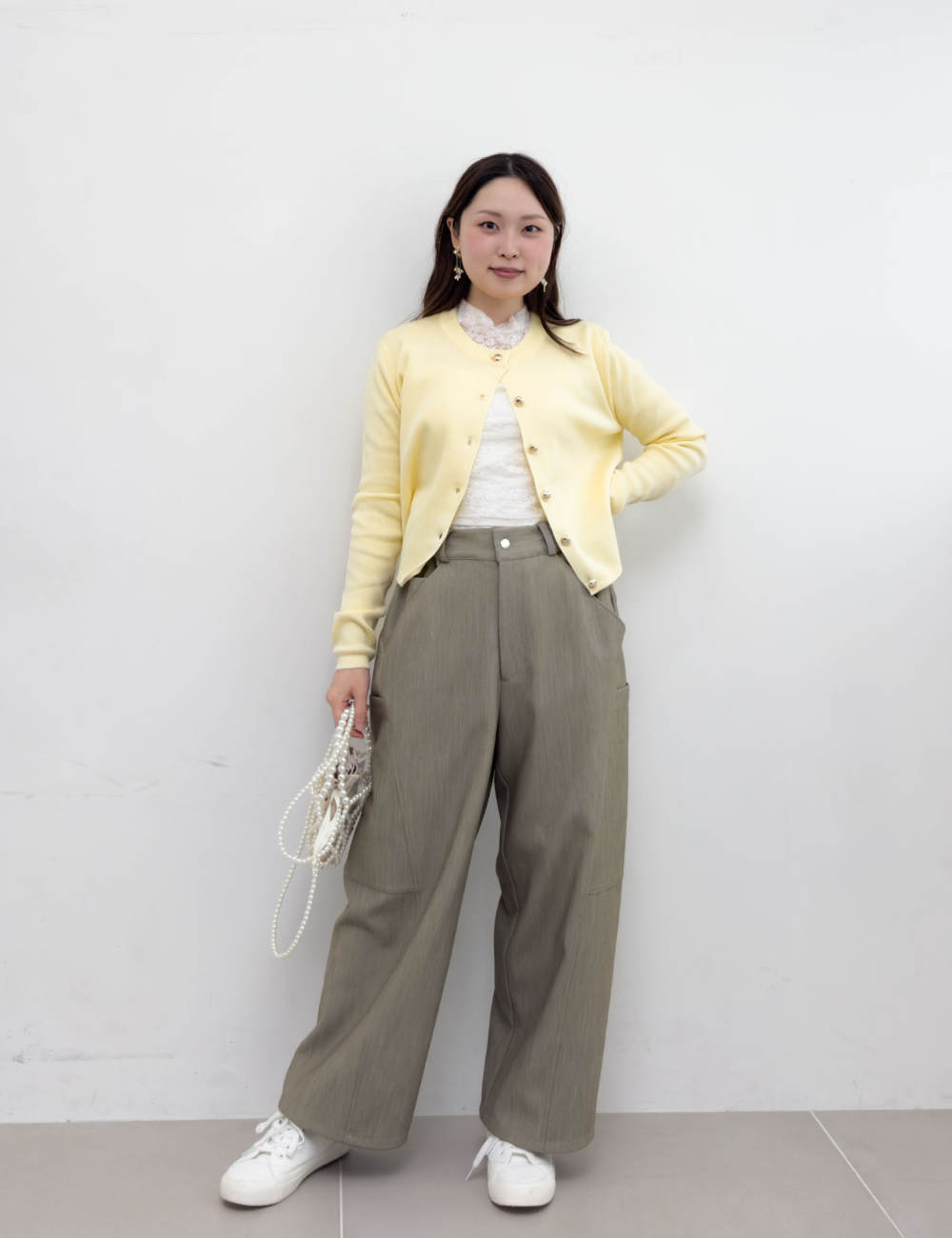 CINEMATIQ 8ポケットワイドパンツ グレージュ 正面 モデル着用