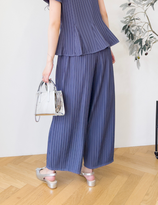 セットアップ可能】プリーツストレートパンツ| CINEMATIQ by Pinup Closet セットアップ可能】プリーツストレートパンツ| CINEMATIQ by Pinup Closet