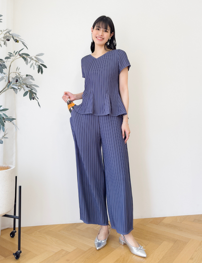 CINEMATIQ 【セットアップ可能】プリーツストレートパンツ ブルー 正面 モデル着用