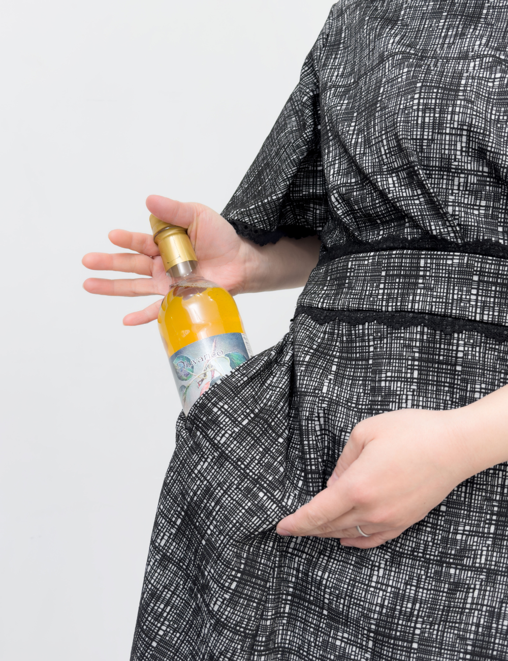 CINEMATIQ レーストリムストレッチワンピ ブラック ディティール