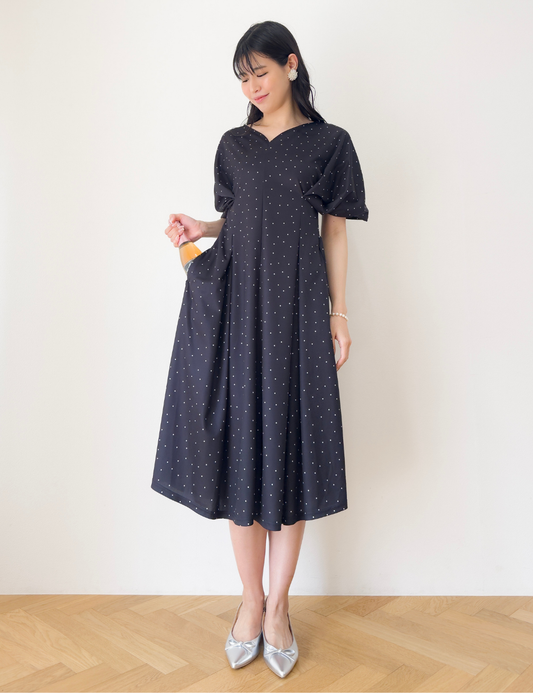 CINEMATIQ ドットドリーミースリーブワンピ ブラック 正面 モデル着用