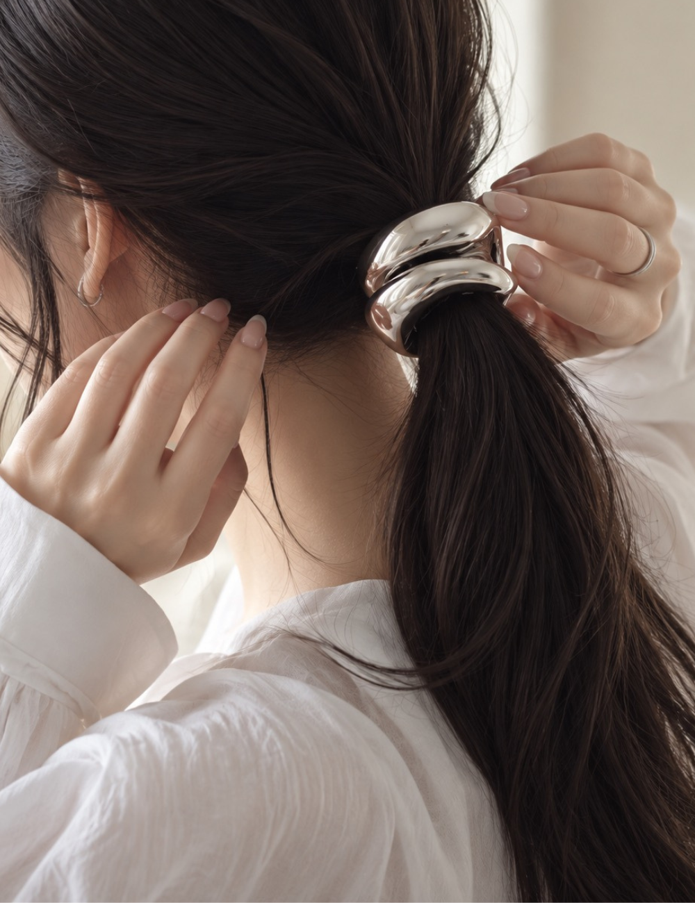 Voluminous metal hair tie