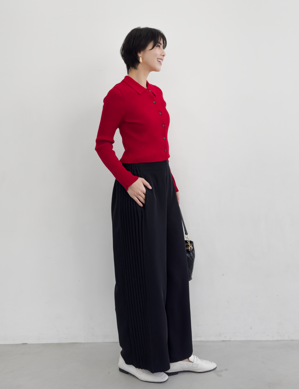 CINEMATIQ サイドプリーツストレートパンツ ブラック 斜め モデル着用