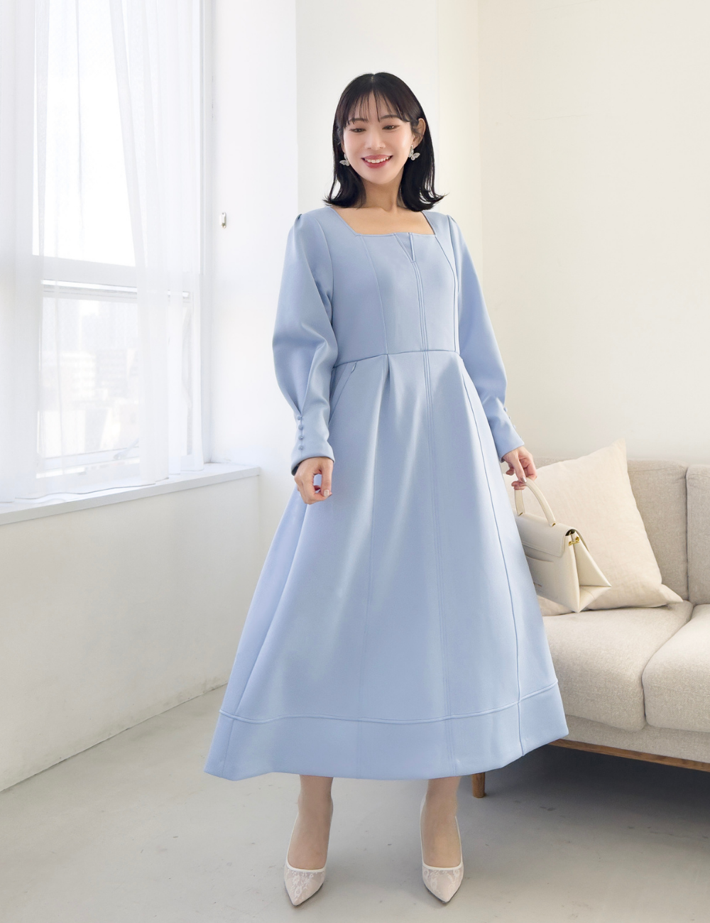 CINEMATIQ キーネックポンチワンピ ライトブルー 正面 モデル着用