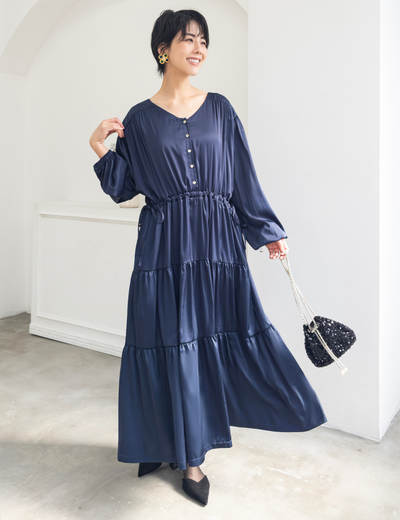 CINEMATIQ リアルフリーワンピ ネイビー 正面 モデル着用