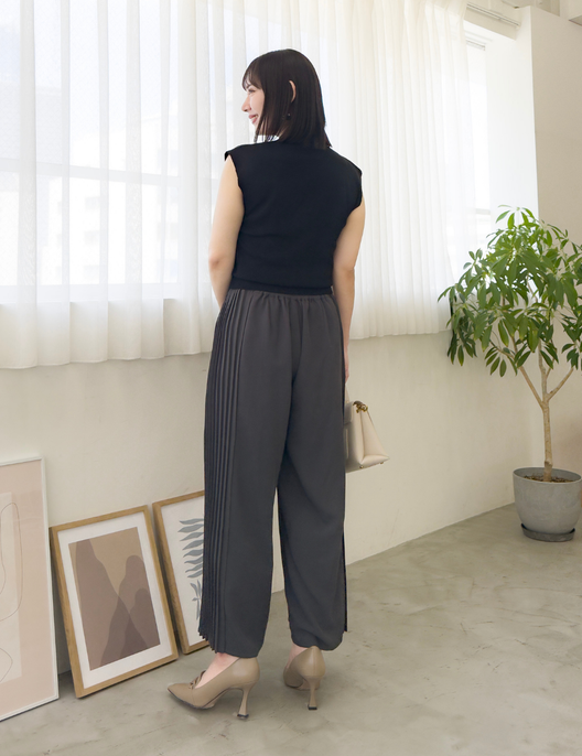 Side pleated straight pants