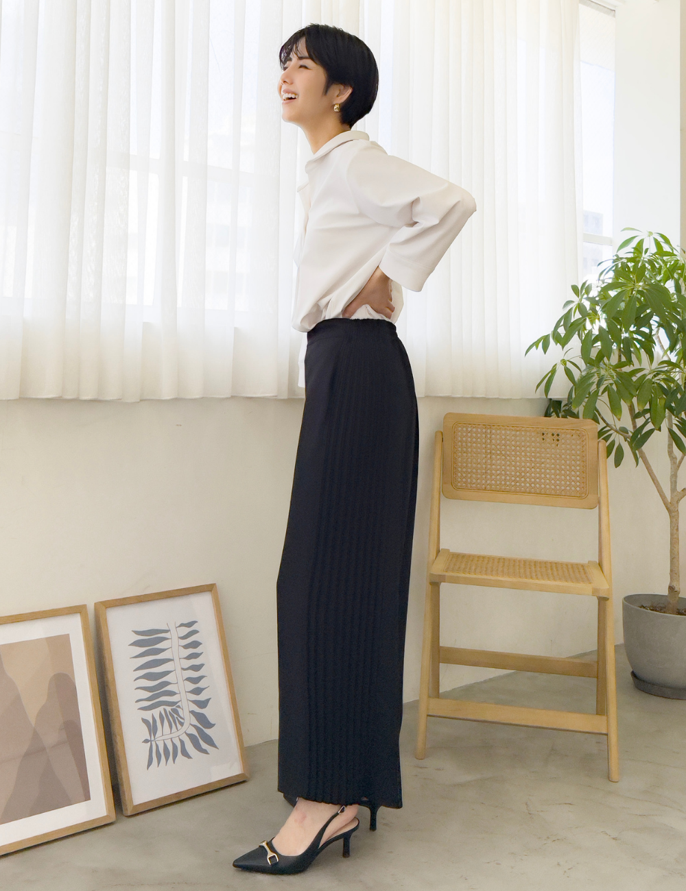 Side pleated straight pants