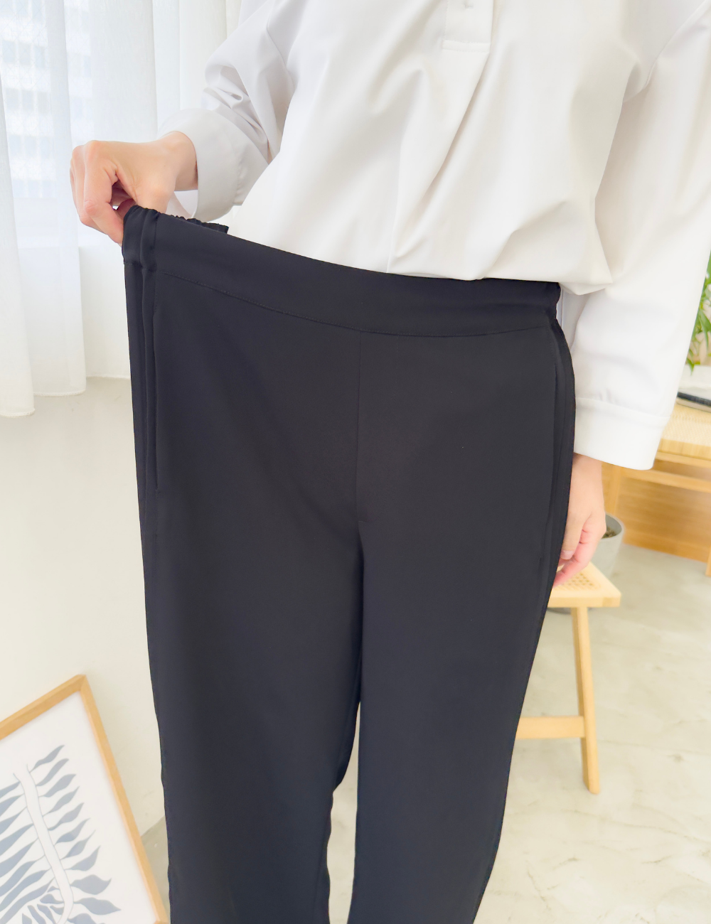 Side pleated straight pants