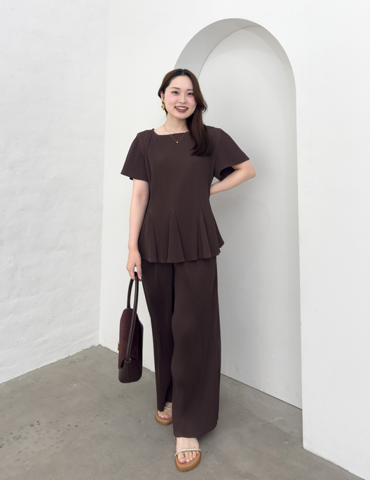 Pleated pants