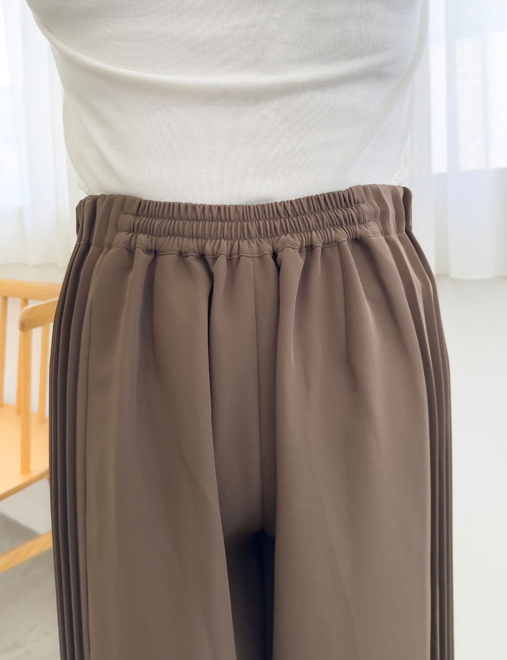 Side pleated straight pants
