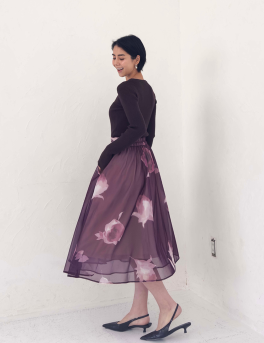 CINEMATIQ オーガンジースカート パープル 横 モデル着用