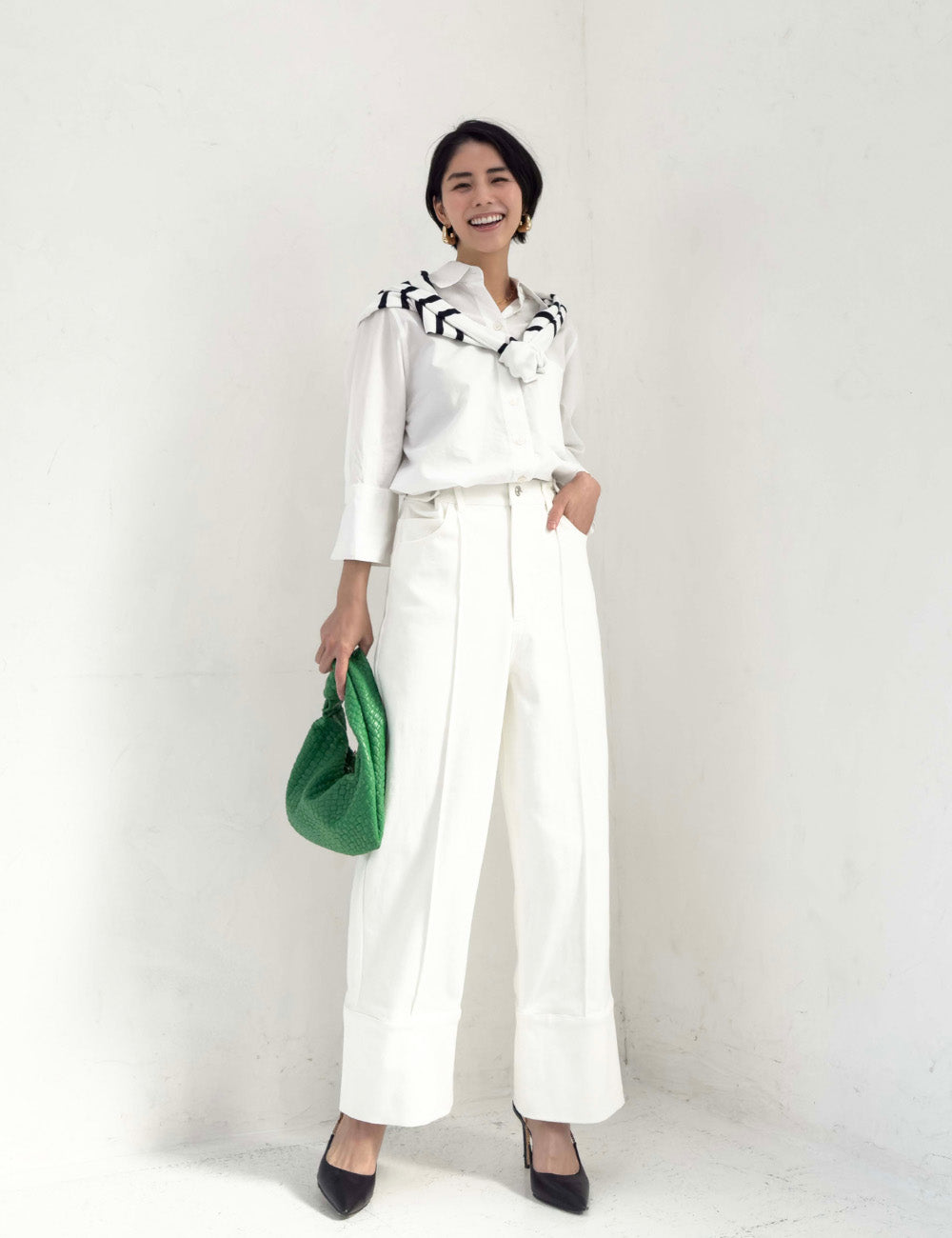 CINEMATIQ 【カイハラデニム】アジャスタブルストレッチジーンズ ホワイト 正面 モデル着用