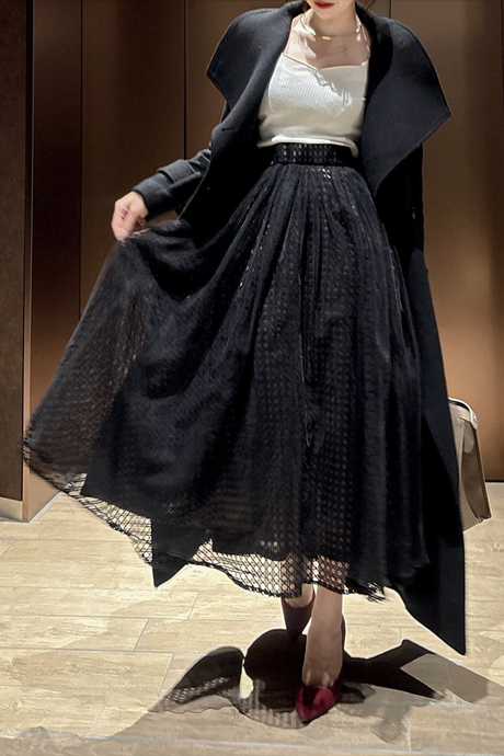 A sophisticated yet cute outfit for those days when you want to look cool.