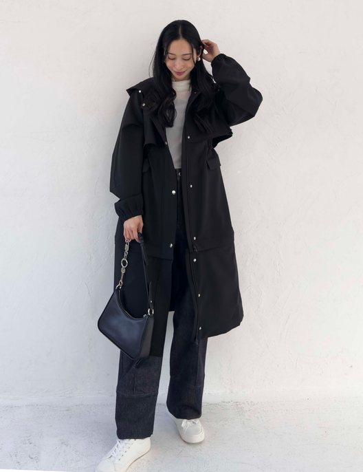 CINEMATIQ 【日本製制電生地】デイリーBAGレインコート ブラック 正面 モデル着用