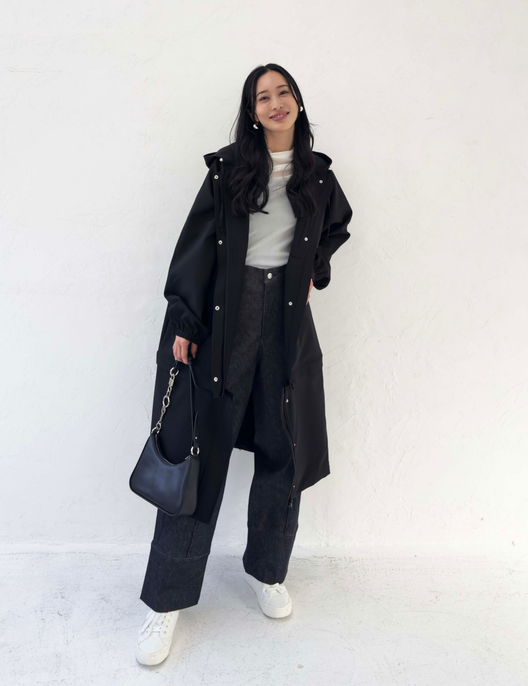 CINEMATIQ 【日本製制電生地】デイリーBAGレインコート カーキ 正面 モデル着用