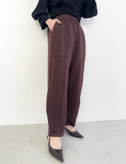 CINEMATIQ 【ベーシックライン】ダブルポケットカーブパンツ ブラウン 斜め モデル着用
