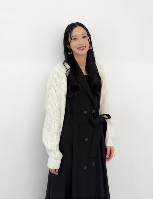 CINEMATIQ リアルフリージレワンピ ブラック アップ モデル着用