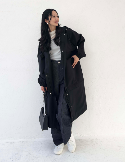 CINEMATIQ 【日本製制電生地】デイリーBAGレインコート ブラック 正面 モデル着用