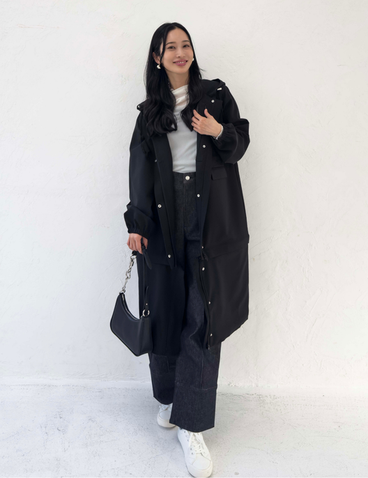 CINEMATIQ 【日本製制電生地】デイリーBAGレインコート ブラック 正面 モデル着用