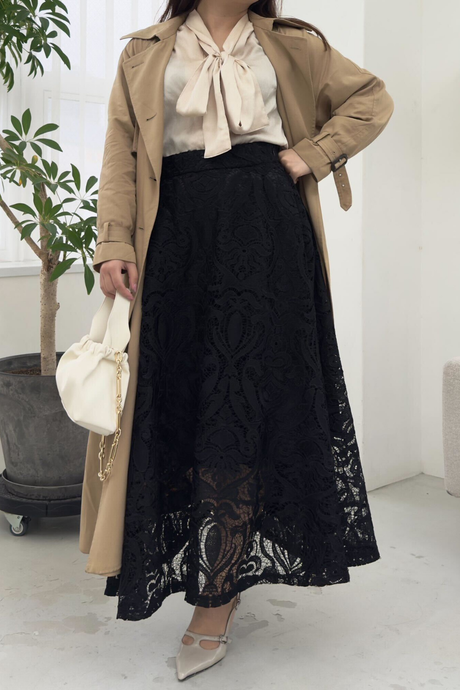 オフィスにも◎レースが綺麗なスカートのコーディネート
