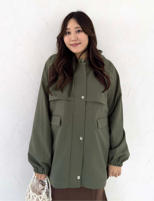 CINEMATIQ 【日本製制電生地】デイリーBAGレインコート カーキ アップ モデル着用