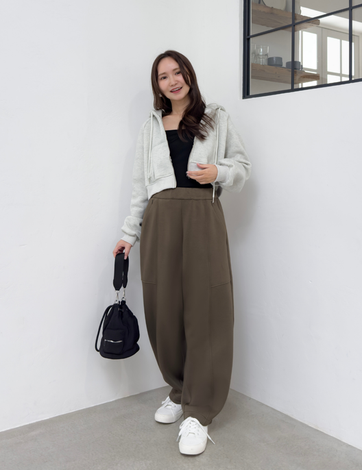 CINEMATIQ 【ベーシックライン】ダブルポケットカーブパンツ カーキ 正面 モデル着用