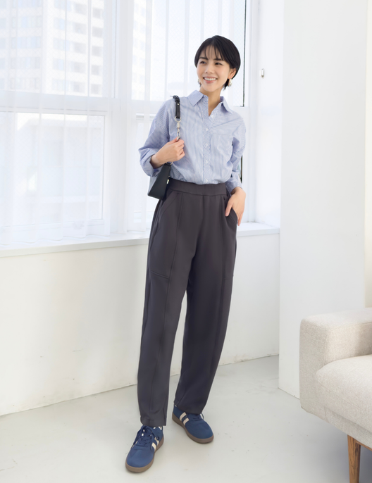 CINEMATIQ 【ベーシックライン】ダブルポケットカーブパンツ ダークグレー 正面 モデル着用