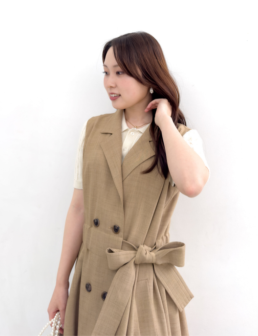 CINEMATIQ リアルフリージレワンピ ブラウン アップ モデル着用