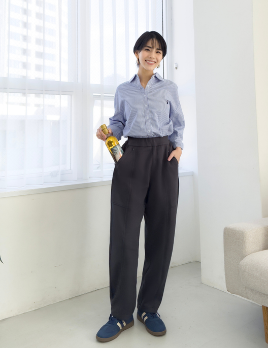 CINEMATIQ 【ベーシックライン】ダブルポケットカーブパンツ ダークグレー 正面 モデル着用