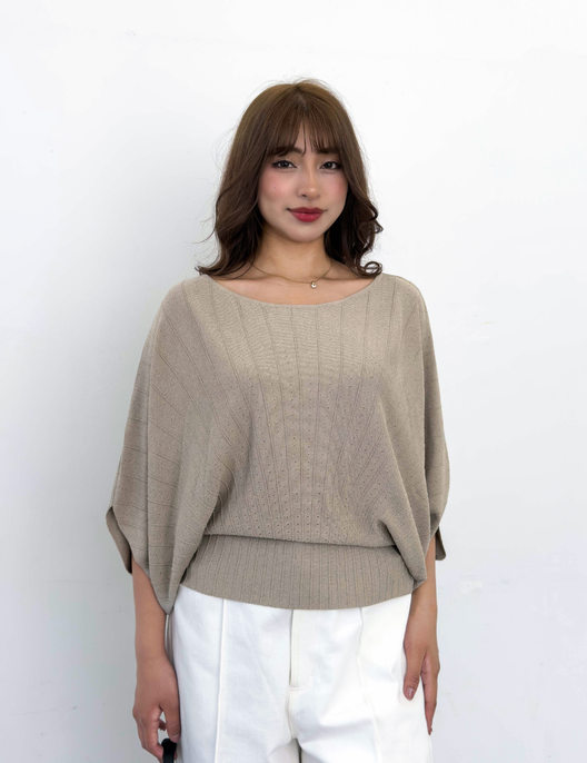 CINEMATIQ ドルマンニットトップス ブラウン 正面 モデル着用