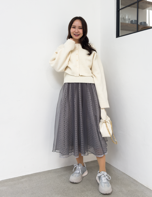 CINEMATIQ チュールレイヤードスカート グレー 正面 モデル着用