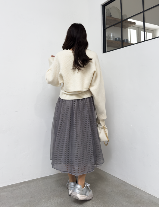 CINEMATIQ チュールレイヤードスカート グレー 背面 モデル着用