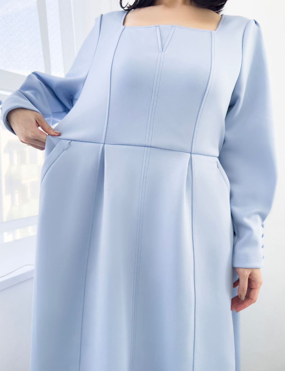 CINEMATIQ キーネックポンチワンピ ライトブルー ディティール