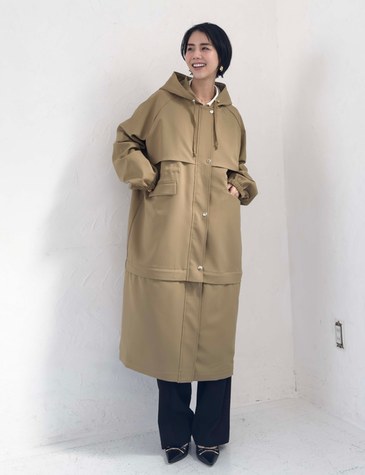 CINEMATIQ 【日本製制電生地】デイリーBAGレインコート サンドベージュ 正面 モデル着用
