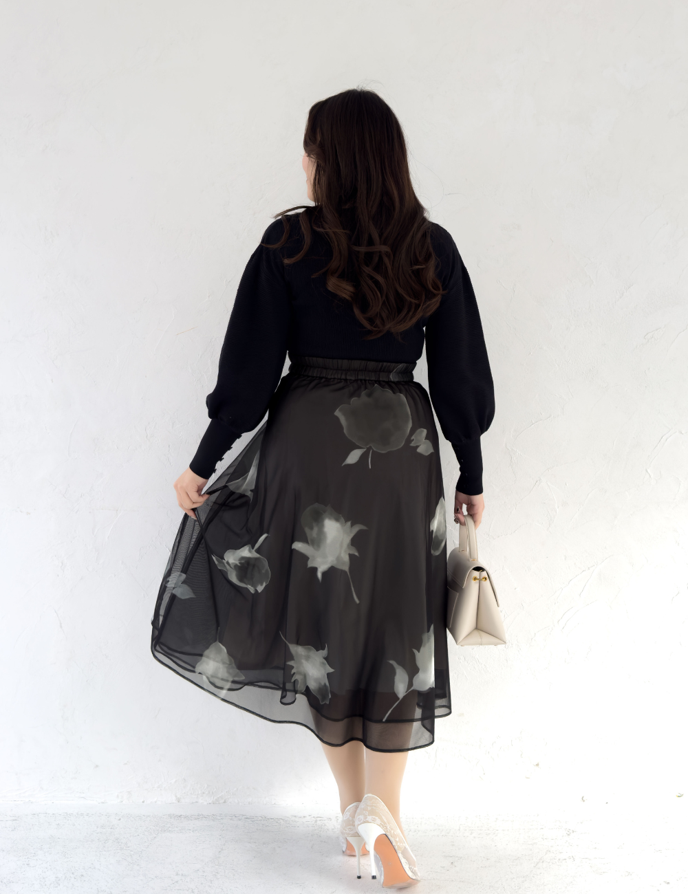 CINEMATIQ オーガンジースカート ブラック 背面 モデル着用