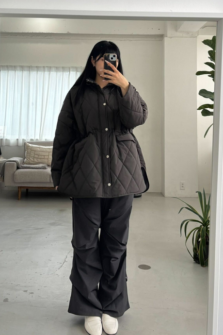 ゆったりアウターで緩い雰囲気のコーディネート