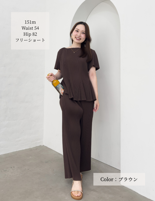 Pleated pants