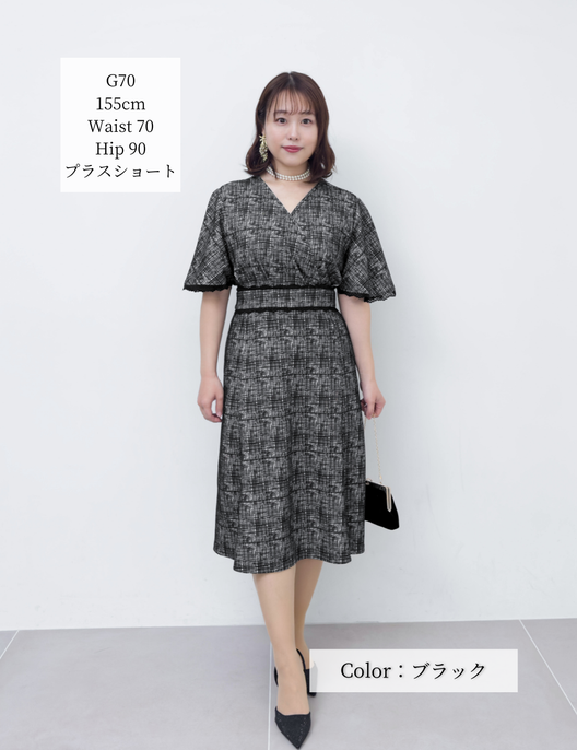 CINEMATIQ レーストリムストレッチワンピ ブラック 正面 モデル着用