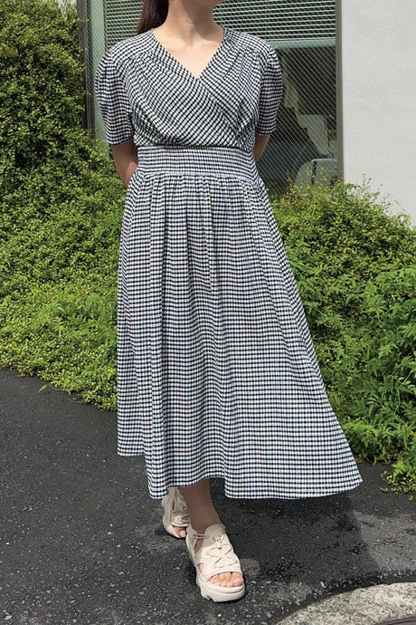 涼しげデザイン涼しげ素材のワンピースのコーディネート